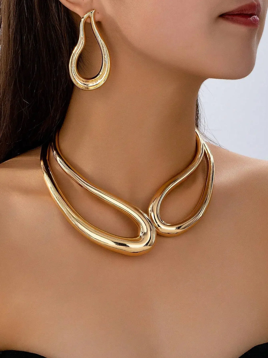 Minimalist Gold Tone Choker Necklace And Water Drop Earrings Set